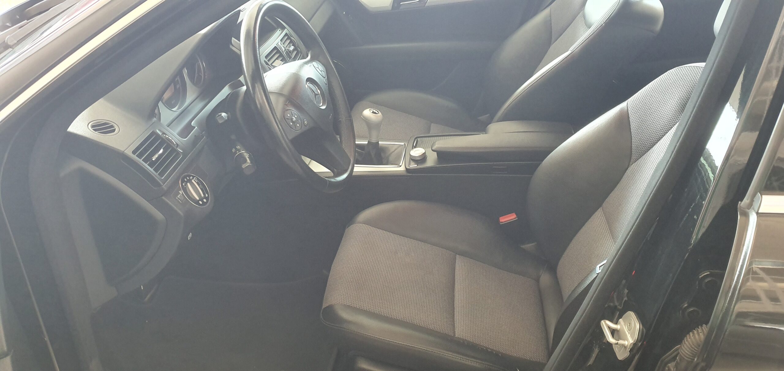 MERCEDES-BENZ Clase C C 320 CDI AVANTGARDE 4p. - Imagen 8