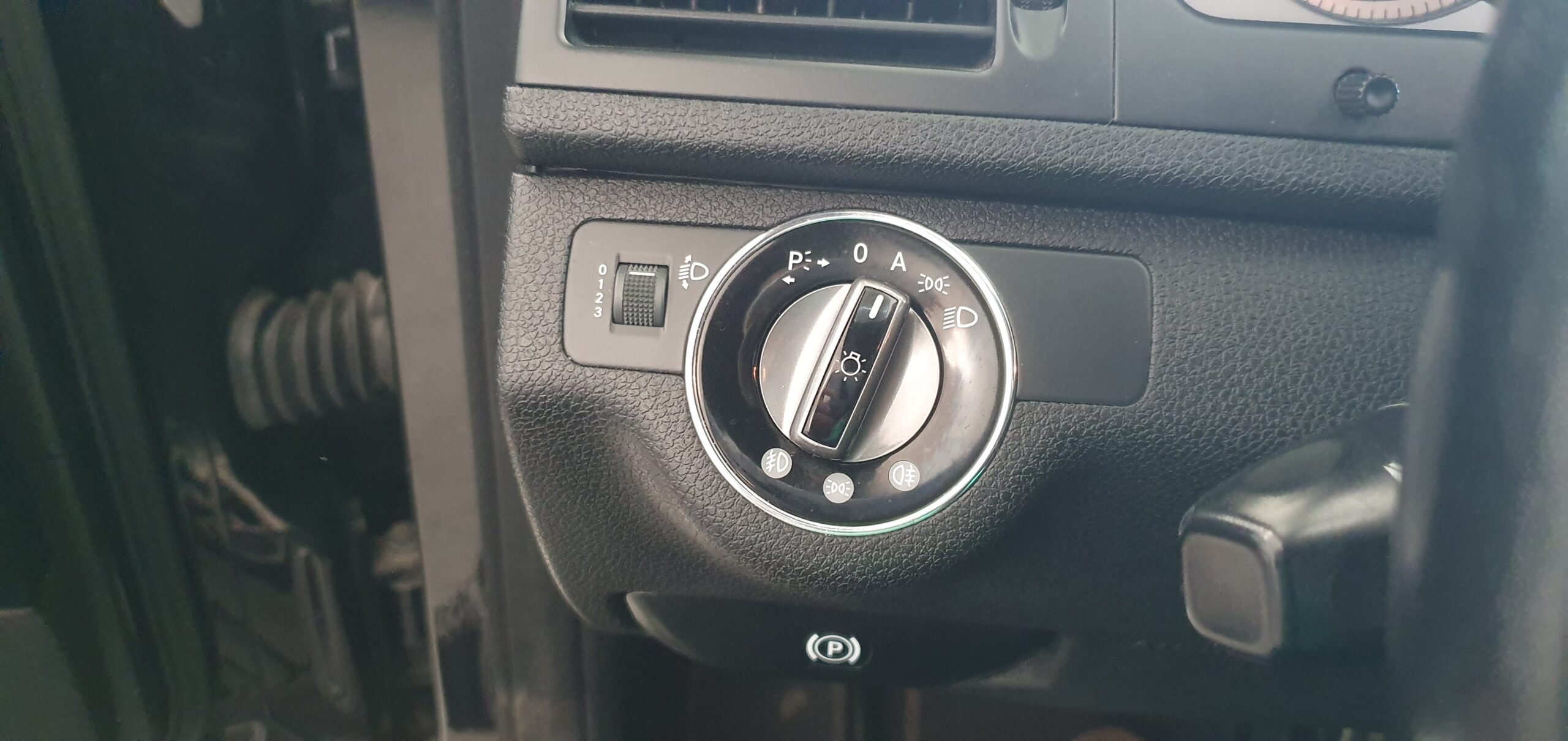 MERCEDES-BENZ Clase C C 320 CDI AVANTGARDE 4p. - Imagen 14