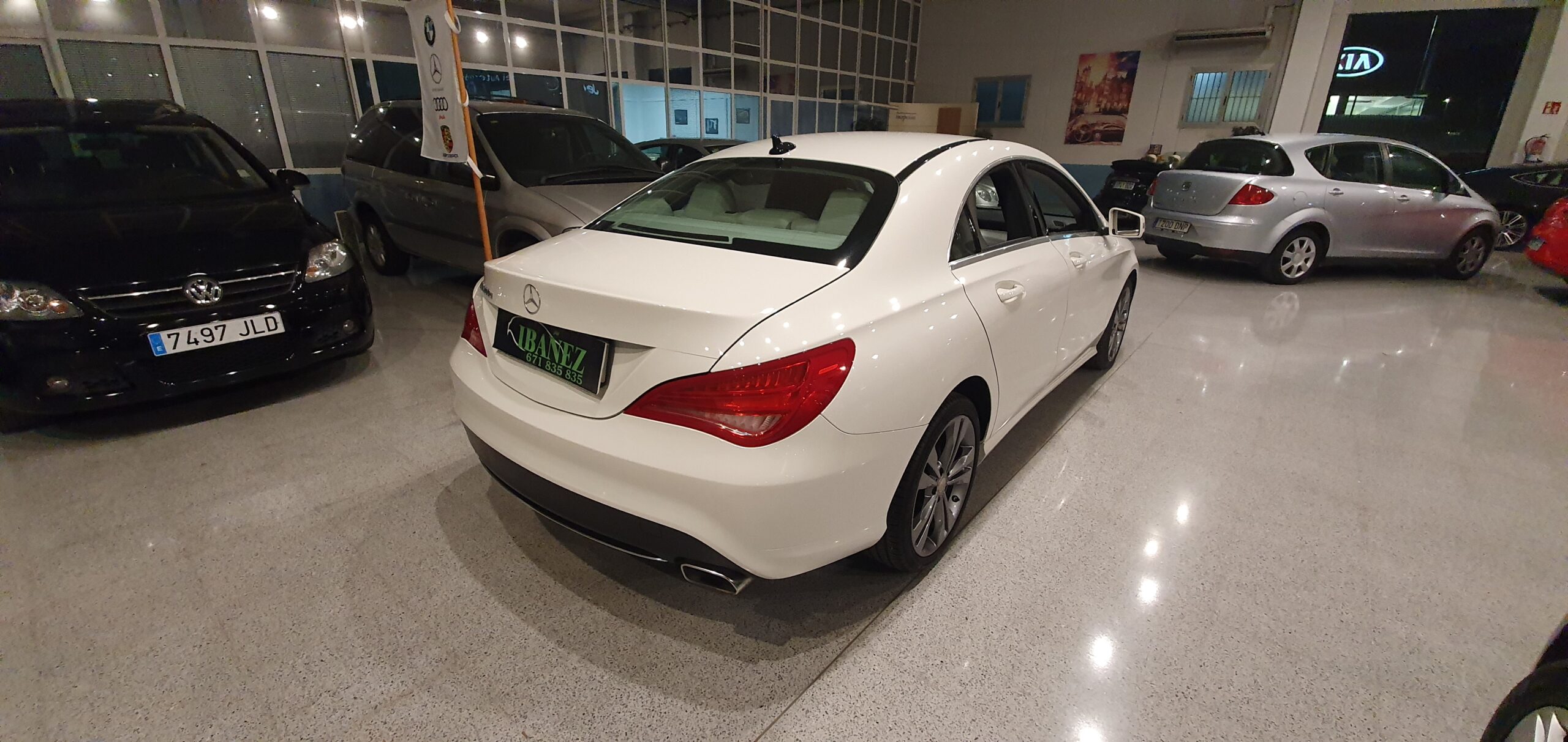 MERCEDES-BENZ Clase CLA CLA 200 d Urban 4p. - Imagen 5
