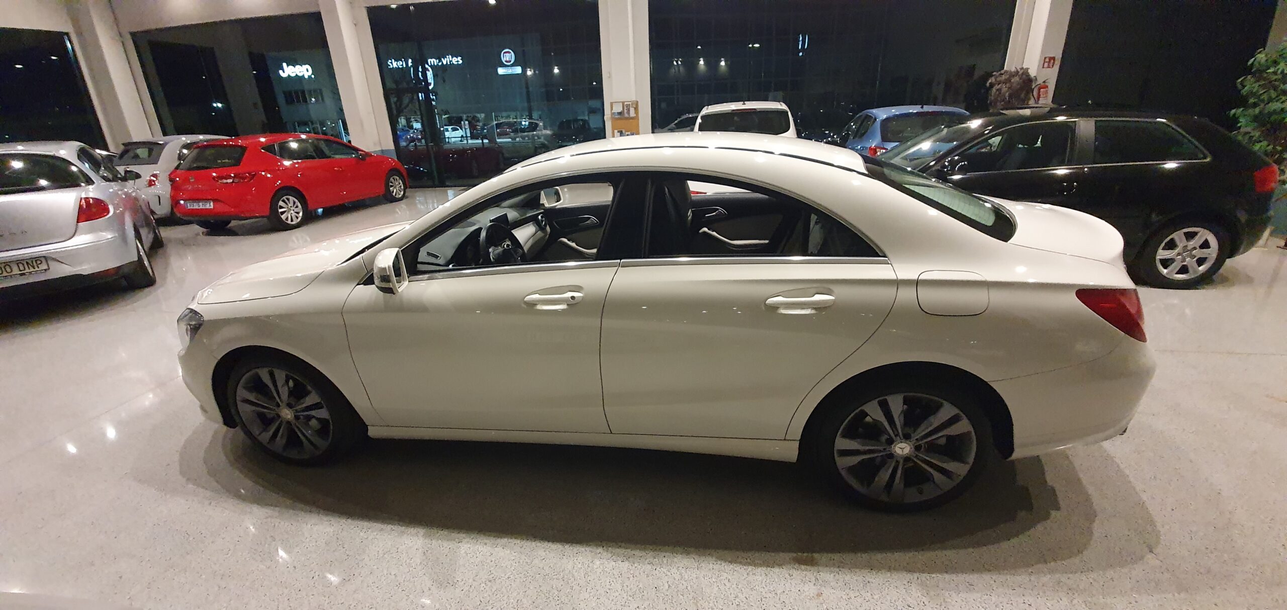 MERCEDES-BENZ Clase CLA CLA 200 d Urban 4p. - Imagen 7