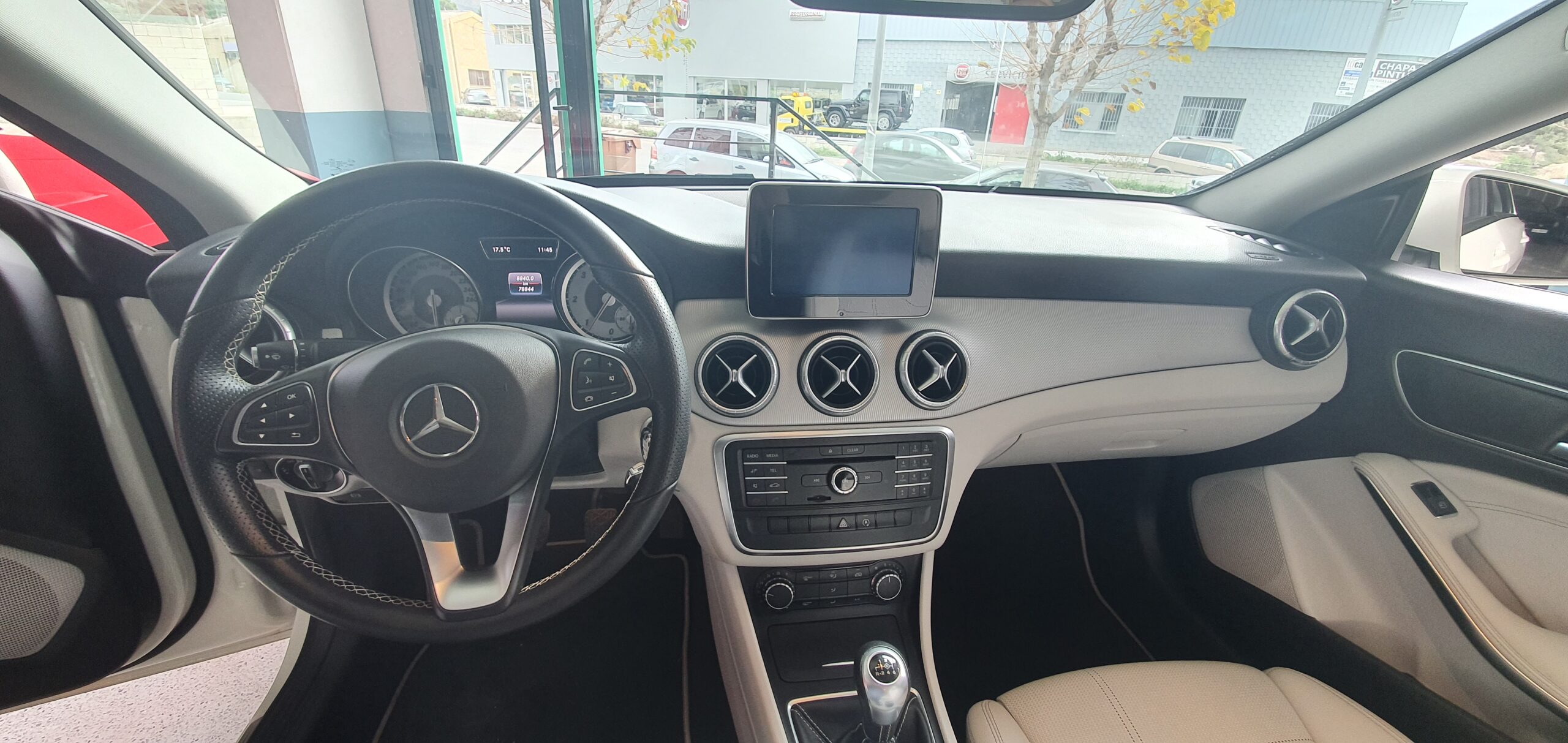 MERCEDES-BENZ Clase CLA CLA 200 d Urban 4p. - Imagen 14