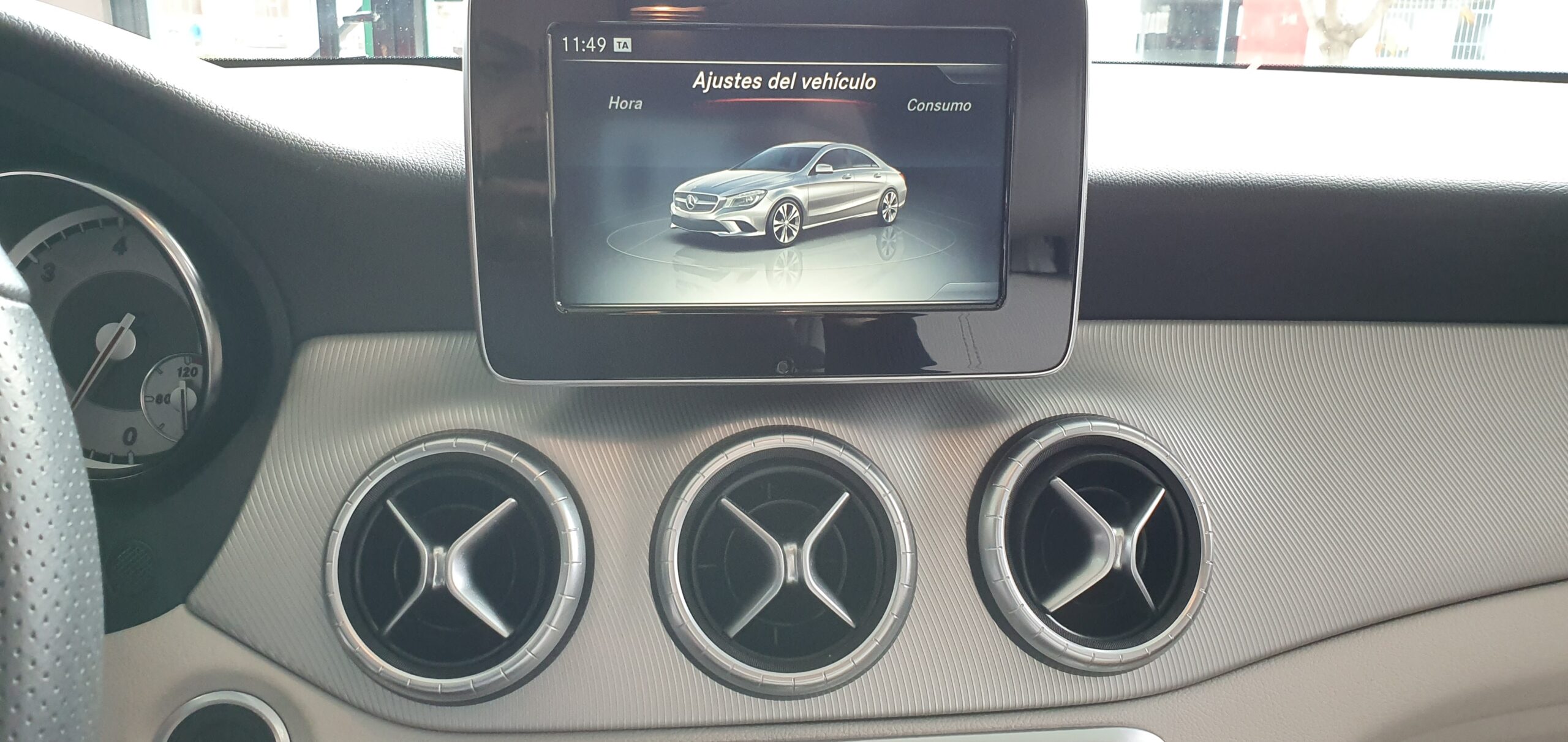MERCEDES-BENZ Clase CLA CLA 200 d Urban 4p. - Imagen 18