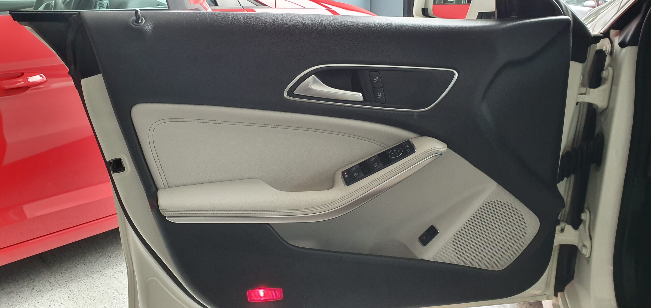 MERCEDES-BENZ Clase CLA CLA 200 d Urban 4p. - Imagen 20