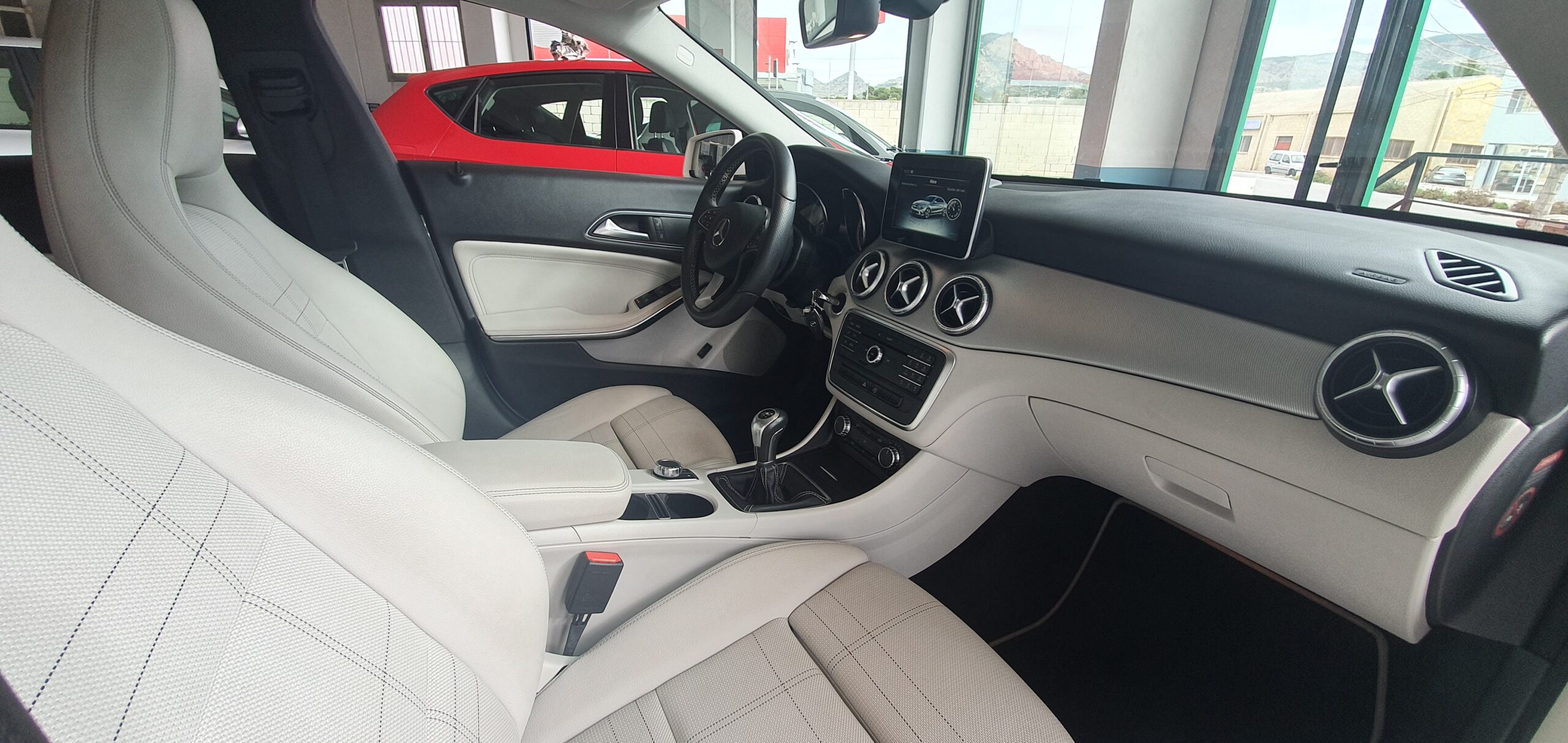 MERCEDES-BENZ Clase CLA CLA 200 d Urban 4p. - Imagen 11