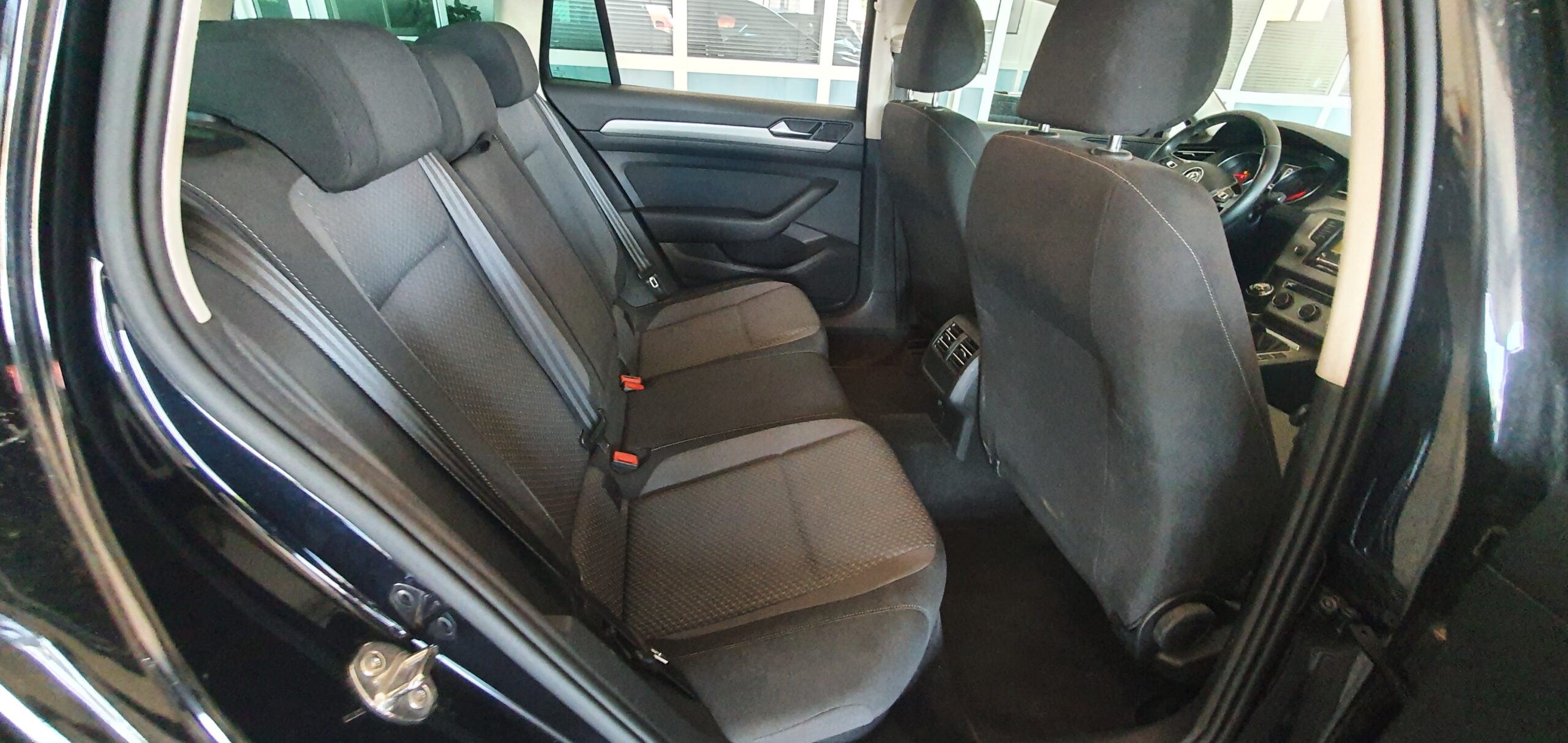 Ibañez Automóviles - VOLKSWAGEN Passat Advance 1.6 TDI 88kW 120CV Variant 5p. - 20210507 165831 scaled