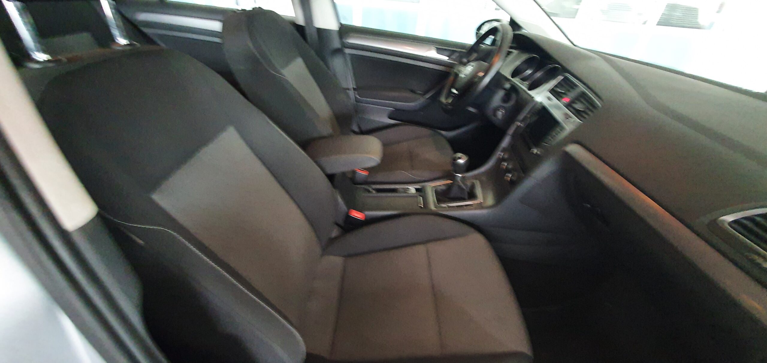VOLKSWAGEN Golf Advance 1.6 TDI 105cv BMT - Imagen 11
